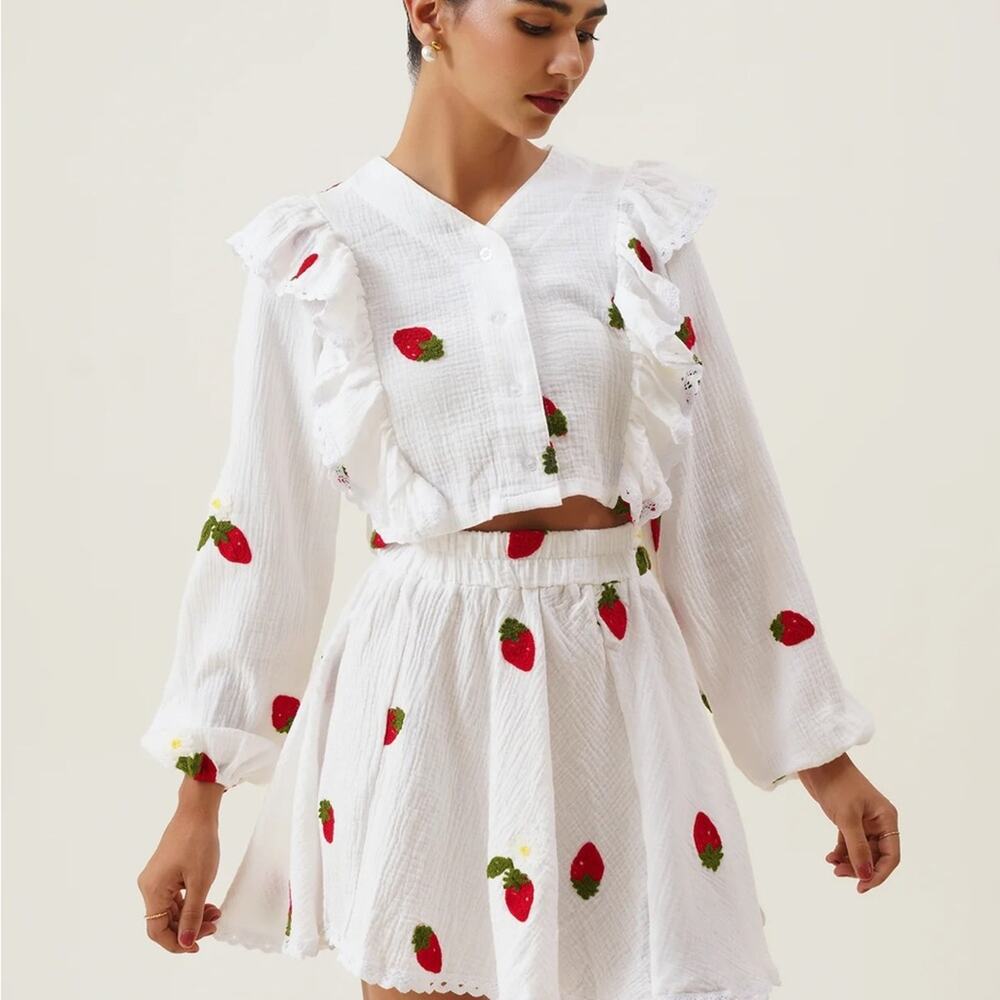 Berry Sweet Strawberry Daisy Embroidered Gauzy Cotton Ruffle Cropped Blouse S - Picture 2 of 11